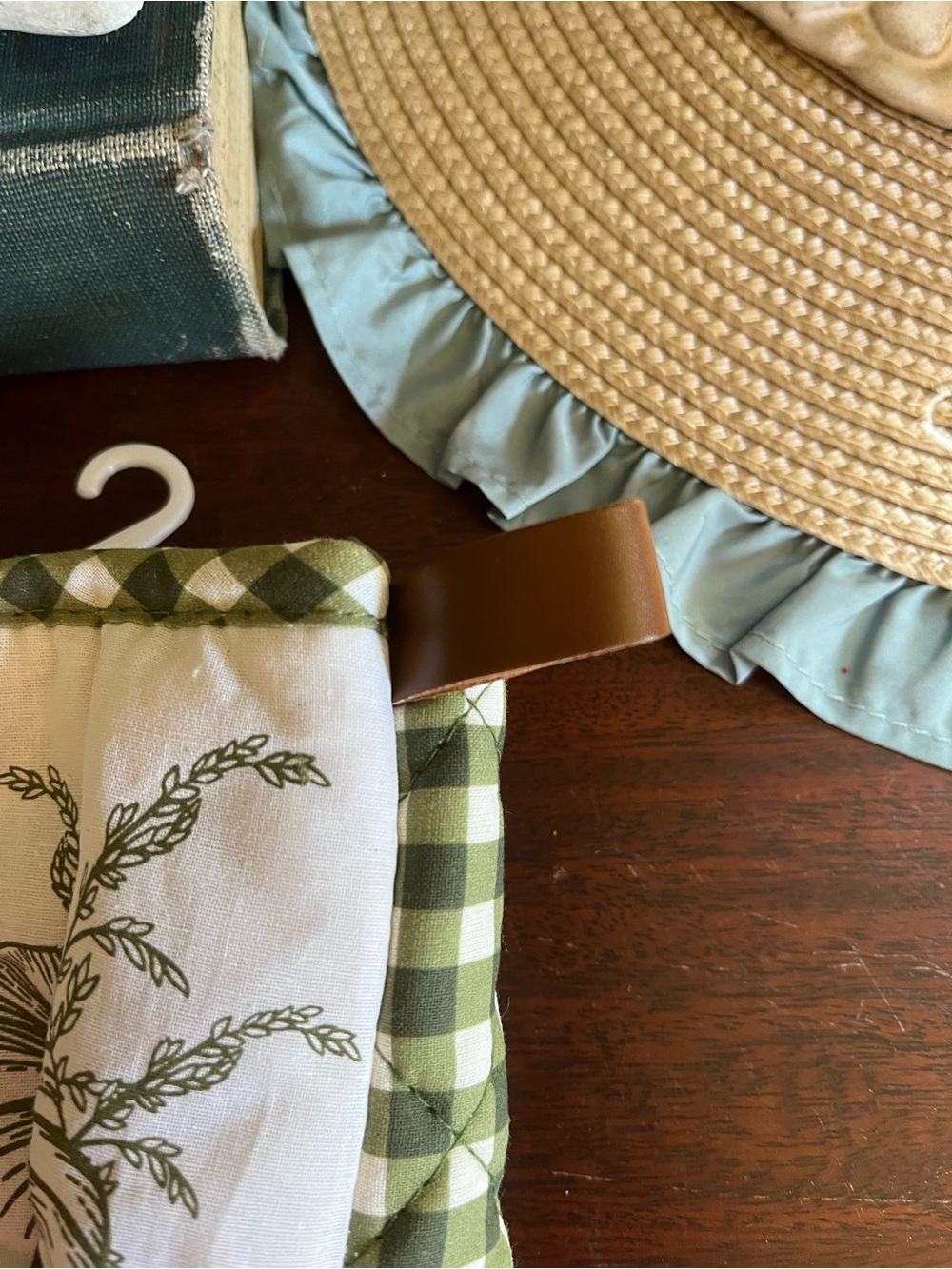 Holly Williams New Fall Oven Mitt and Trivet Set - Picture 11 of 16